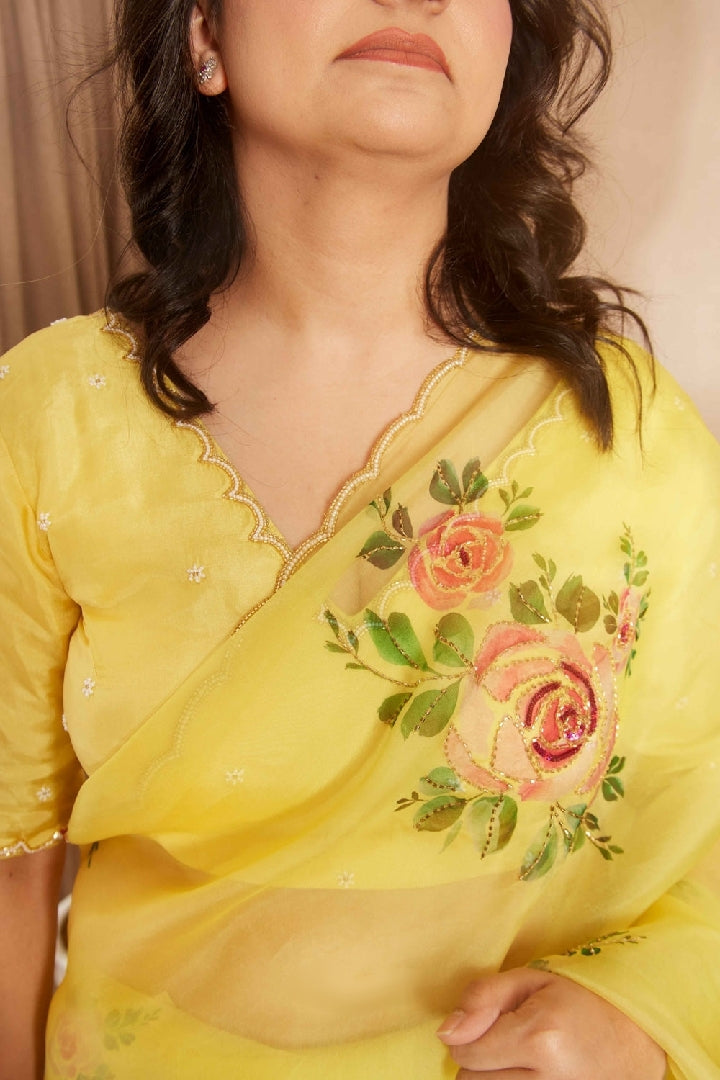 Fancy scalloped lace border yellow 🟡 saree