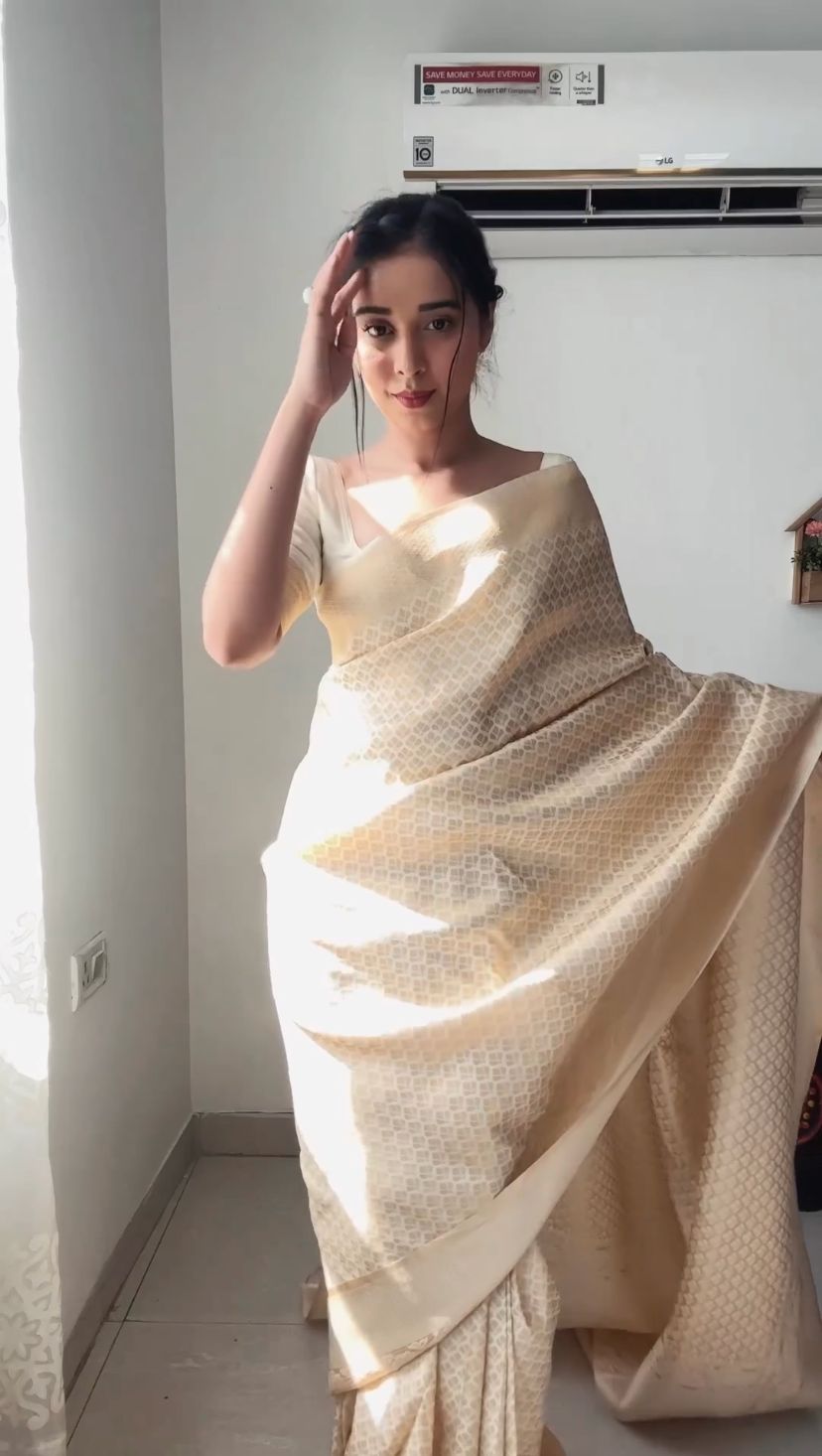 Elegant Banarasi silk saree for wedding season 💛